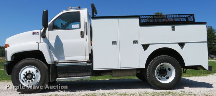 image for item DE8167 2006 GMC C8500 service truck