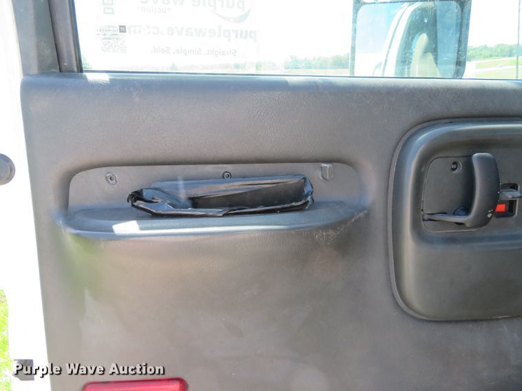 image for item DE8167 2006 GMC C8500 service truck