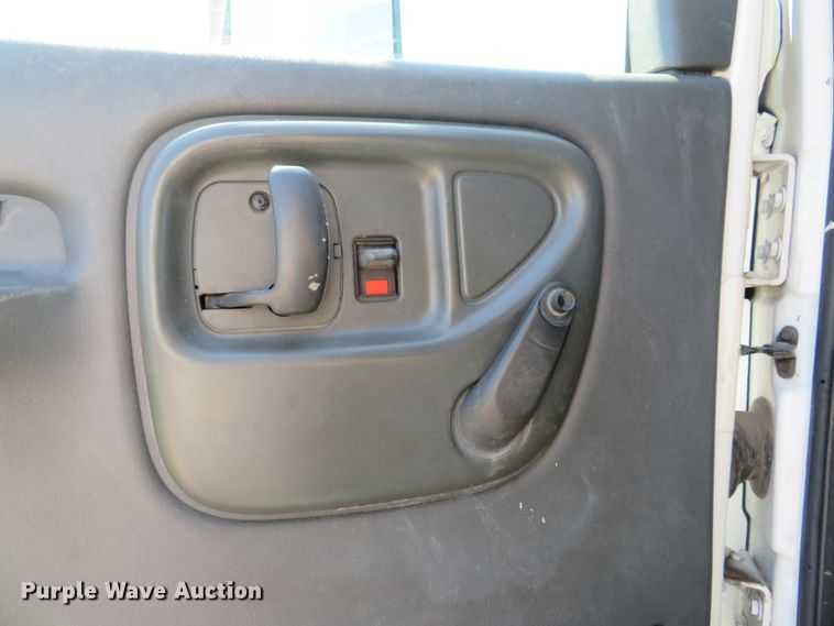 image for item DE8167 2006 GMC C8500 service truck