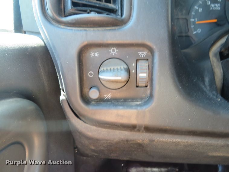 image for item DE8167 2006 GMC C8500 service truck