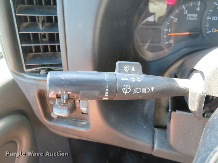 image for item DE8167 2006 GMC C8500 service truck