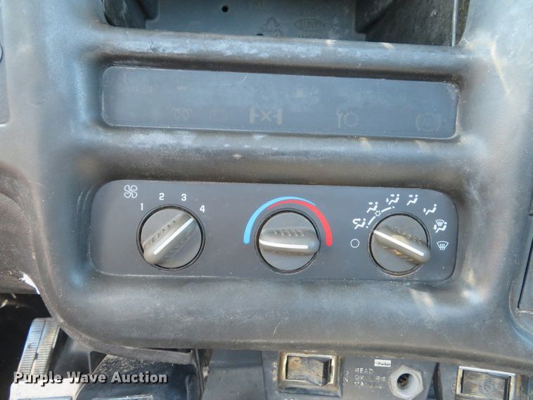 image for item DE8167 2006 GMC C8500 service truck