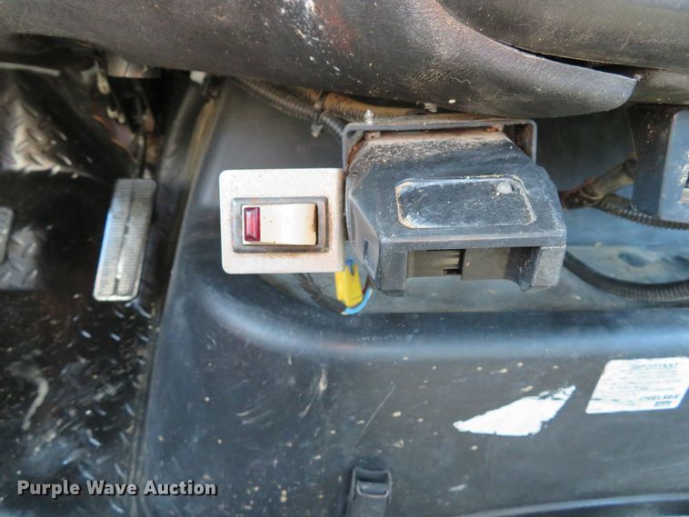 image for item DE8167 2006 GMC C8500 service truck