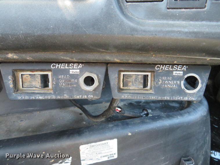 image for item DE8167 2006 GMC C8500 service truck