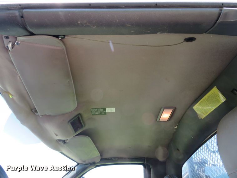 image for item DE8167 2006 GMC C8500 service truck