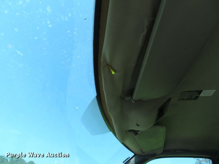 image for item DE8167 2006 GMC C8500 service truck