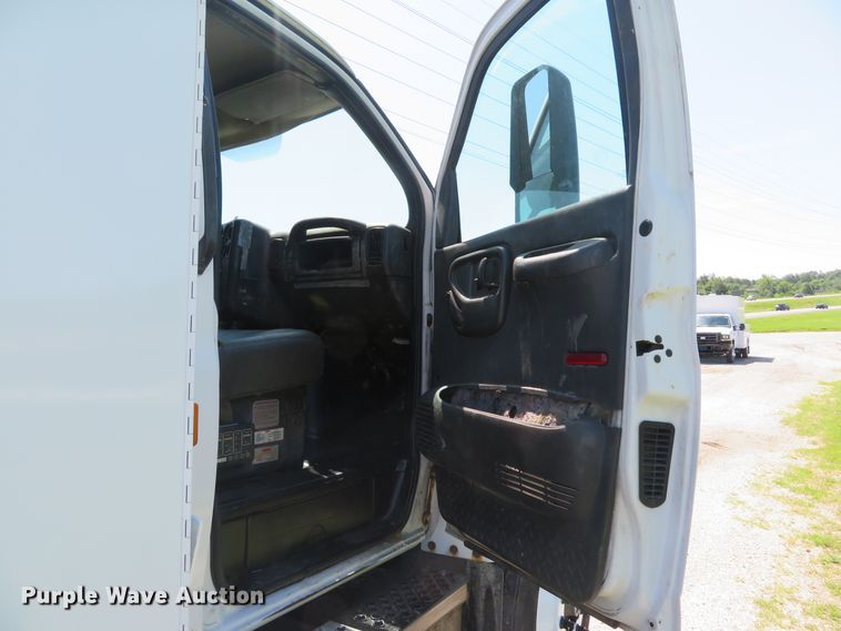 image for item DE8167 2006 GMC C8500 service truck