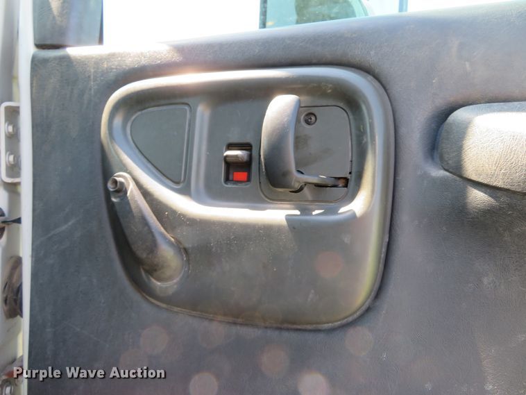 image for item DE8167 2006 GMC C8500 service truck