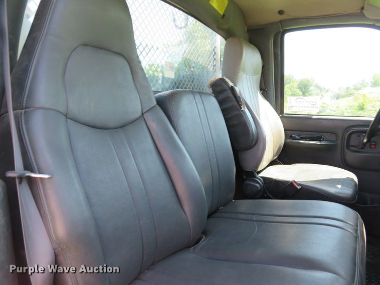 image for item DE8167 2006 GMC C8500 service truck