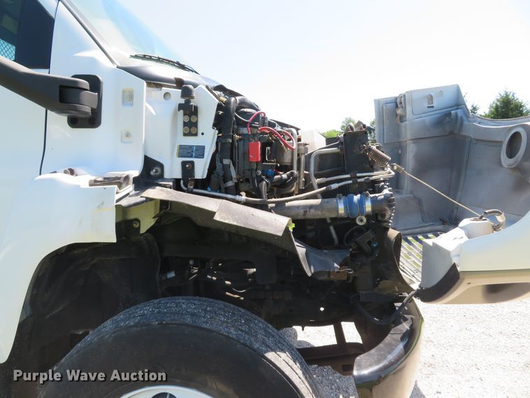 image for item DE8167 2006 GMC C8500 service truck
