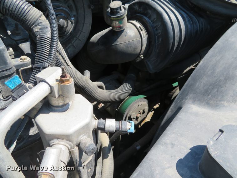 image for item DE8167 2006 GMC C8500 service truck