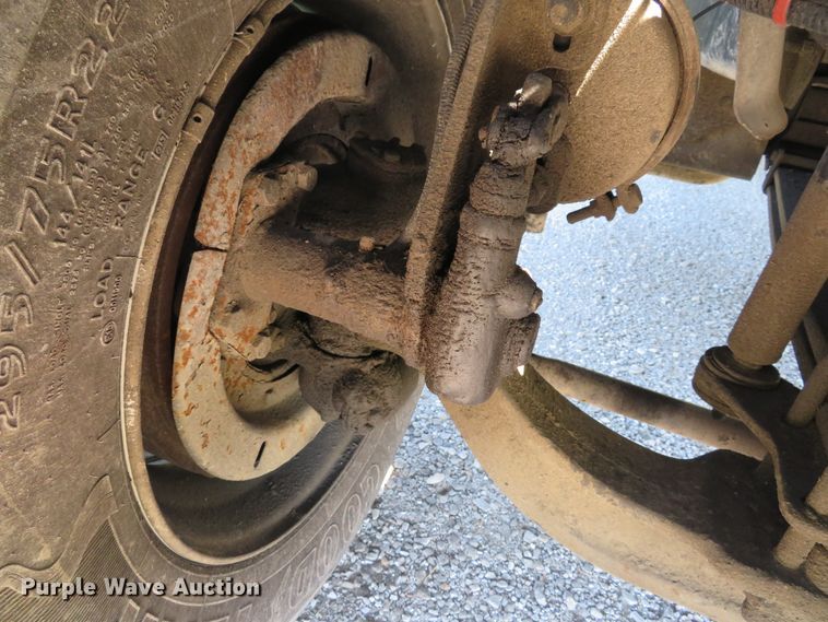 image for item DE8167 2006 GMC C8500 service truck