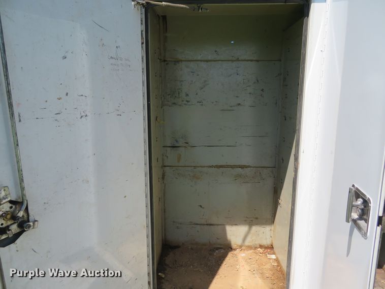 image for item DE8167 2006 GMC C8500 service truck