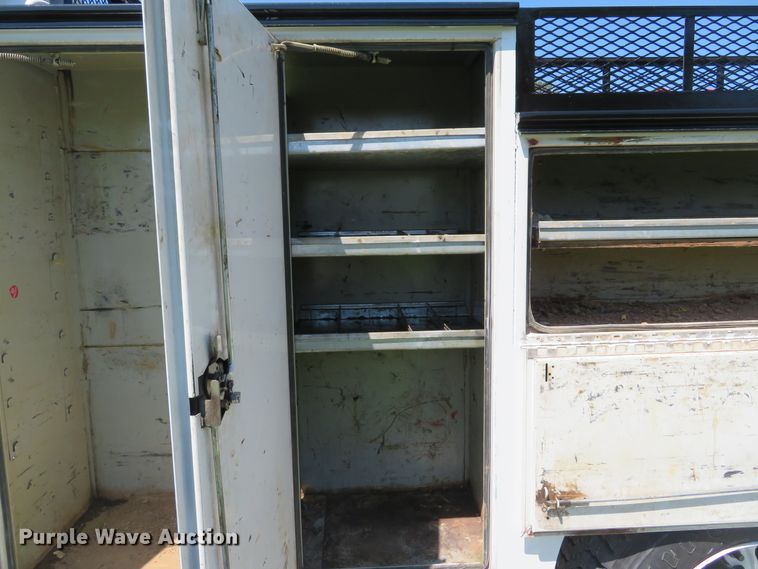 image for item DE8167 2006 GMC C8500 service truck