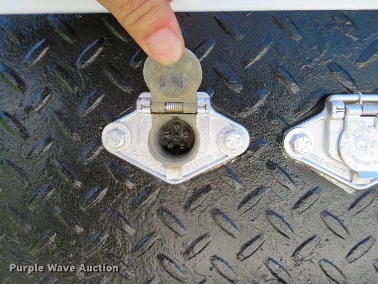 image for item DE8167 2006 GMC C8500 service truck