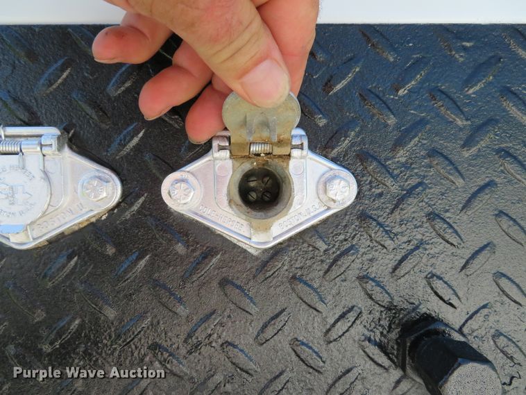 image for item DE8167 2006 GMC C8500 service truck