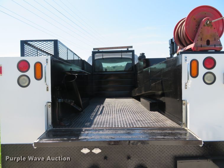 image for item DE8167 2006 GMC C8500 service truck