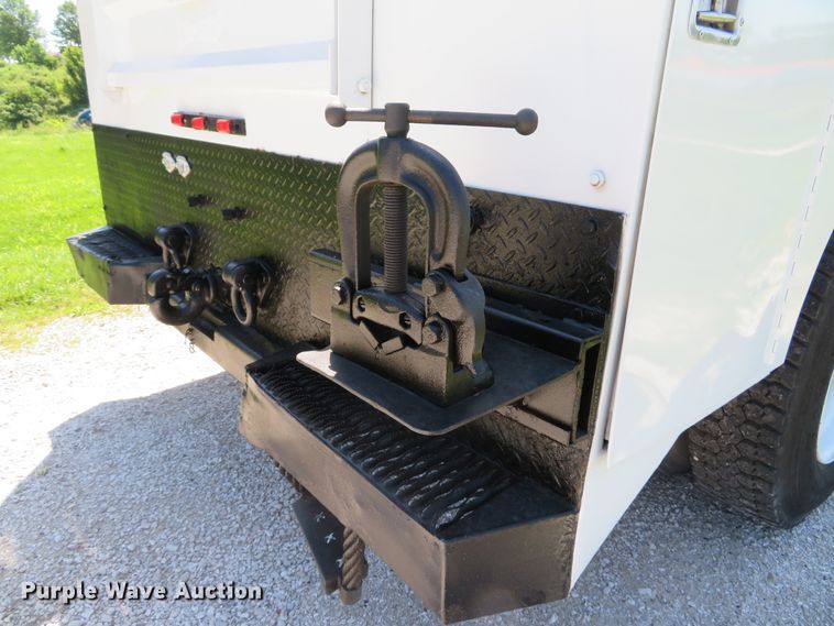 image for item DE8167 2006 GMC C8500 service truck