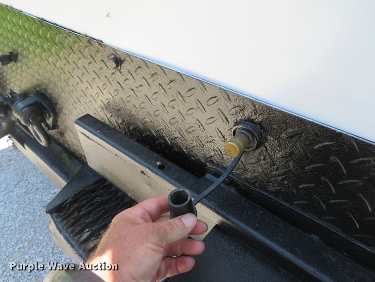 image for item DE8167 2006 GMC C8500 service truck