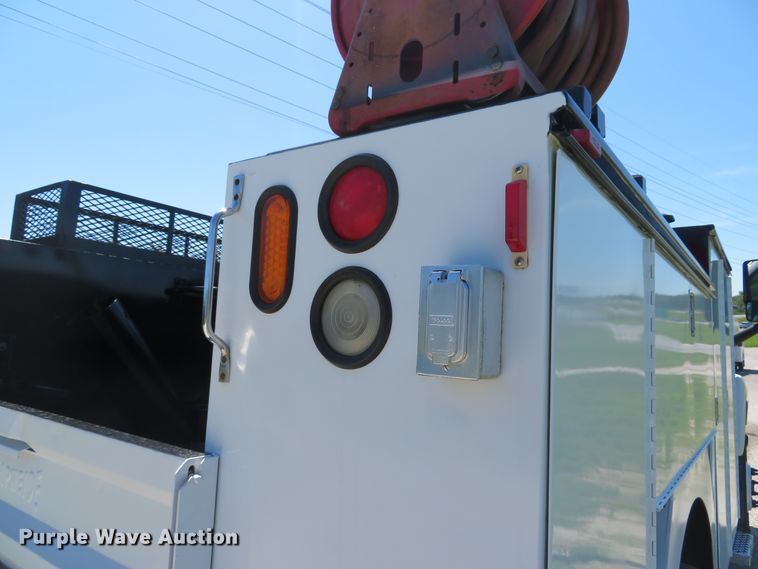 image for item DE8167 2006 GMC C8500 service truck