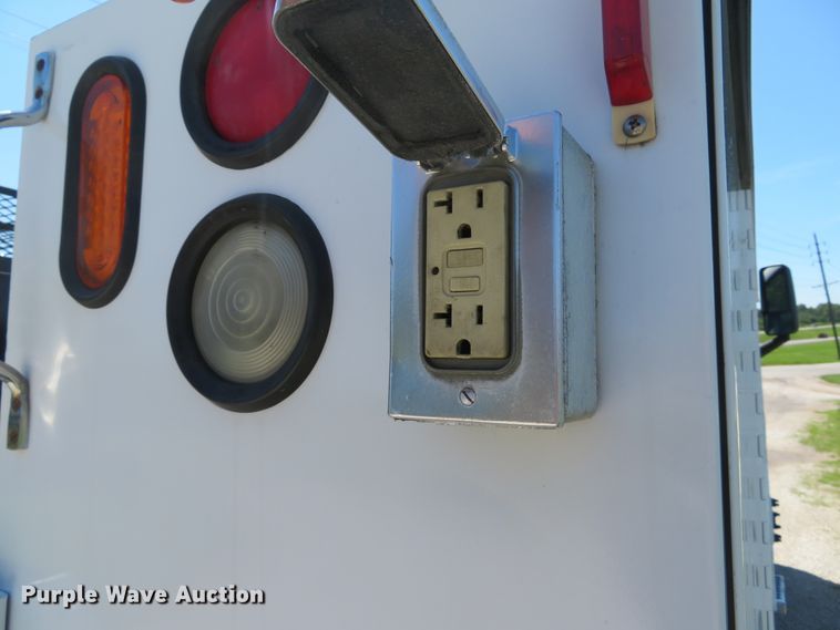 image for item DE8167 2006 GMC C8500 service truck