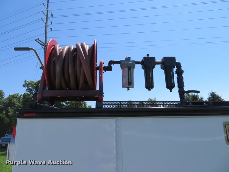 image for item DE8167 2006 GMC C8500 service truck