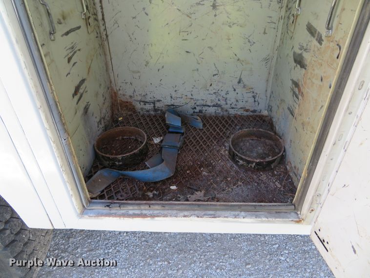 image for item DE8167 2006 GMC C8500 service truck