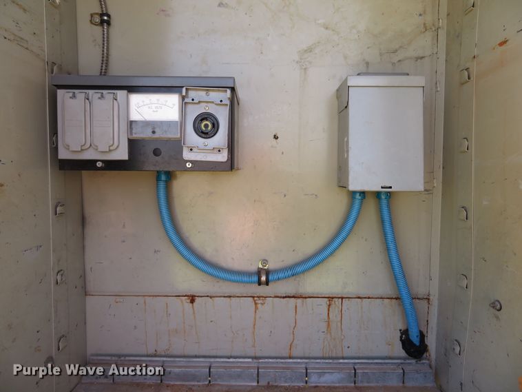 image for item DE8167 2006 GMC C8500 service truck