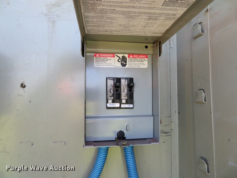 image for item DE8167 2006 GMC C8500 service truck