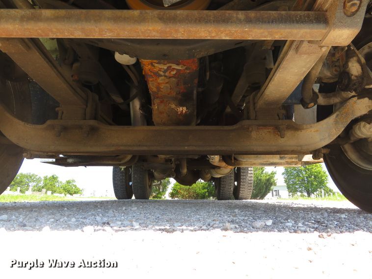 image for item DE8167 2006 GMC C8500 service truck