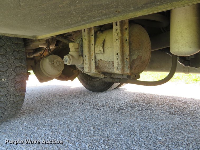 image for item DE8167 2006 GMC C8500 service truck