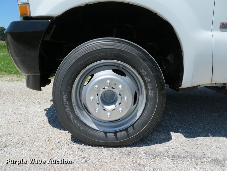 image for item DE8168 2003 Ford F550 Super Duty XL service truck