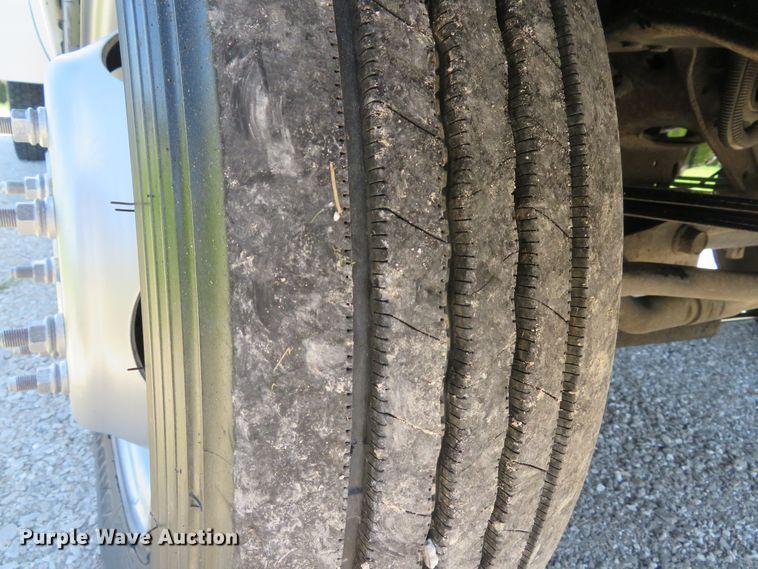 image for item DE8168 2003 Ford F550 Super Duty XL service truck