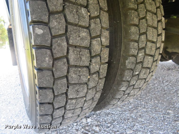 image for item DE8168 2003 Ford F550 Super Duty XL service truck