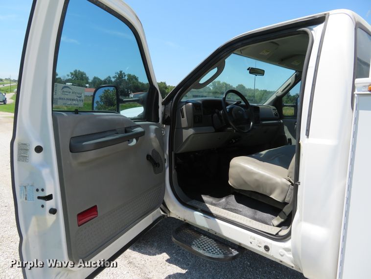 image for item DE8168 2003 Ford F550 Super Duty XL service truck