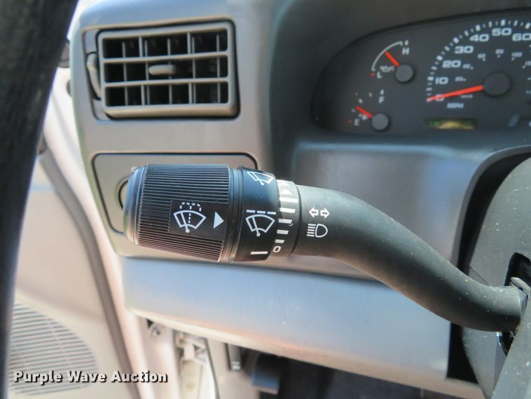 image for item DE8168 2003 Ford F550 Super Duty XL service truck