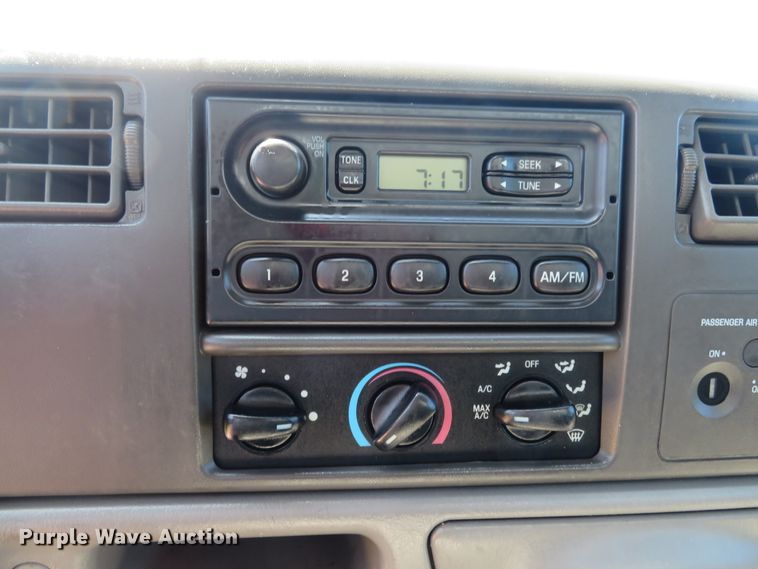 image for item DE8168 2003 Ford F550 Super Duty XL service truck