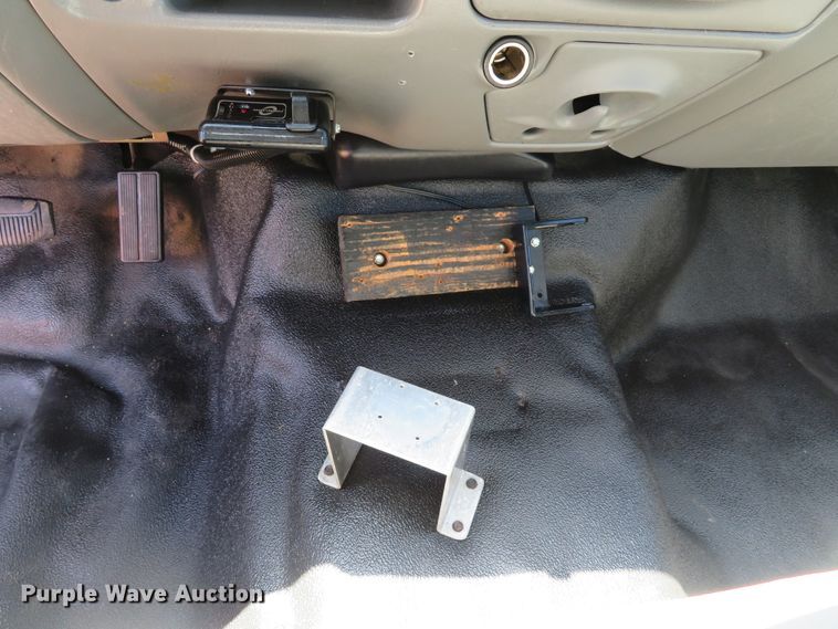 image for item DE8168 2003 Ford F550 Super Duty XL service truck