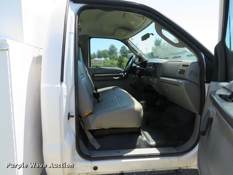 image for item DE8168 2003 Ford F550 Super Duty XL service truck