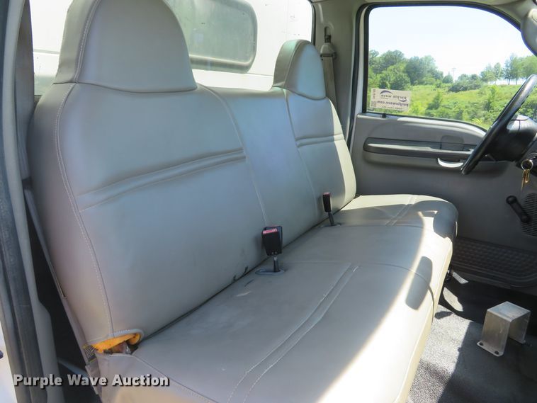 image for item DE8168 2003 Ford F550 Super Duty XL service truck