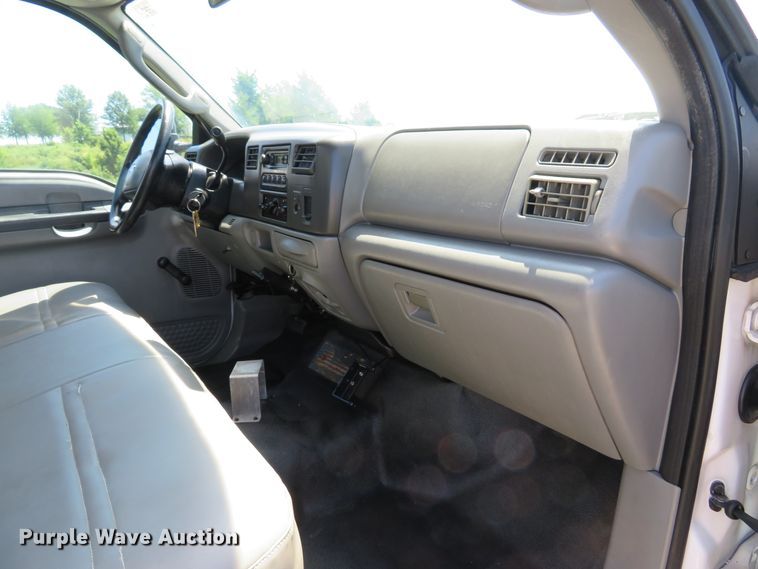 image for item DE8168 2003 Ford F550 Super Duty XL service truck