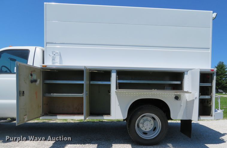 image for item DE8168 2003 Ford F550 Super Duty XL service truck