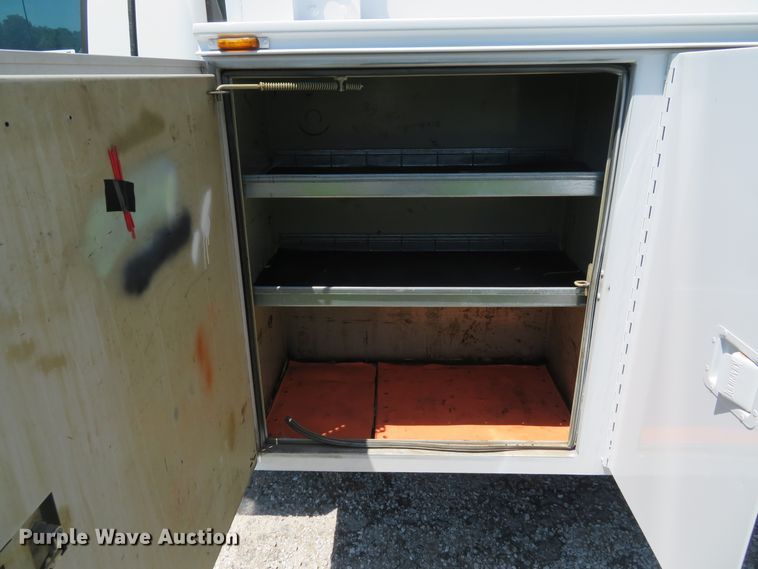 image for item DE8168 2003 Ford F550 Super Duty XL service truck