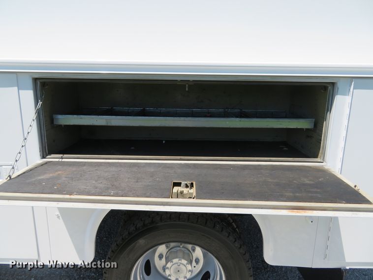 image for item DE8168 2003 Ford F550 Super Duty XL service truck