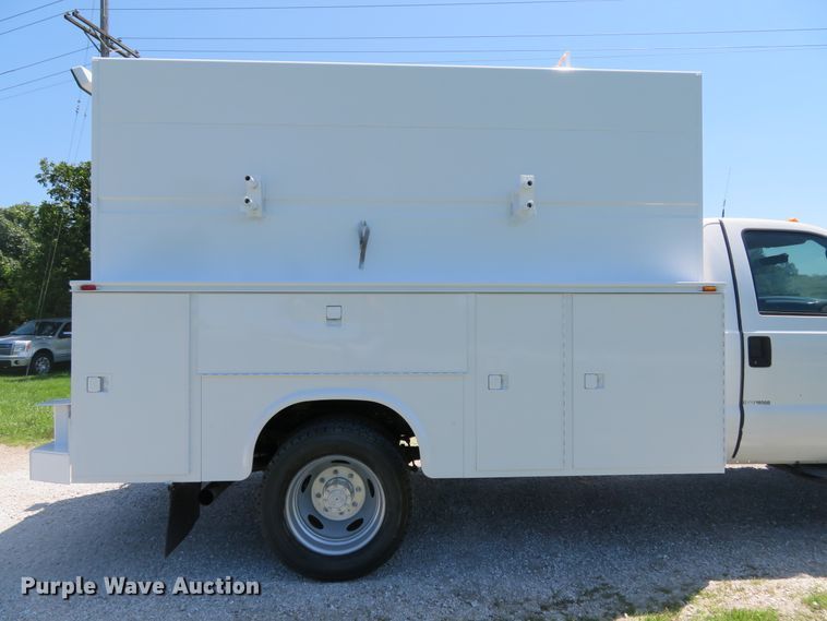 image for item DE8168 2003 Ford F550 Super Duty XL service truck