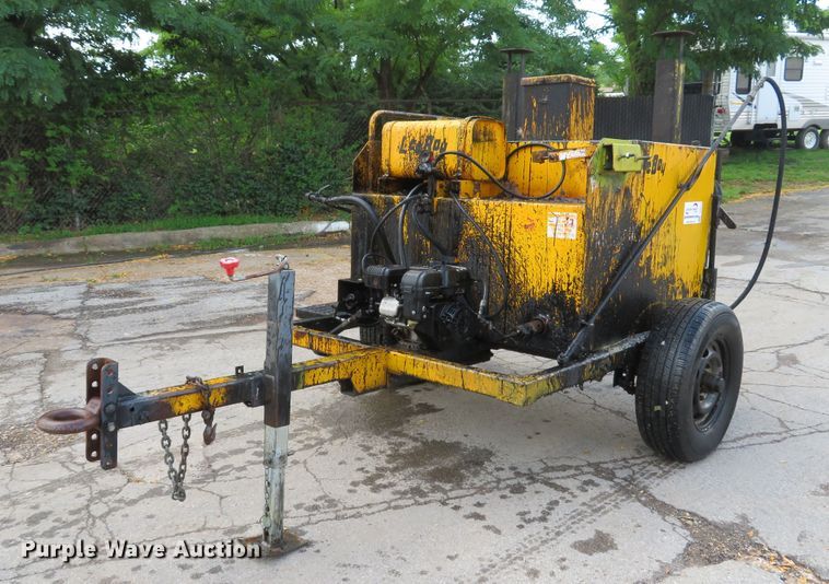 image for item DE8174 Lee Boy L250T asphalt trailer