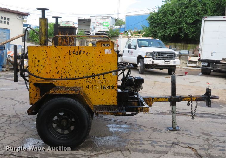 image for item DE8174 Lee Boy L250T asphalt trailer