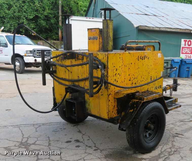 image for item DE8174 Lee Boy L250T asphalt trailer