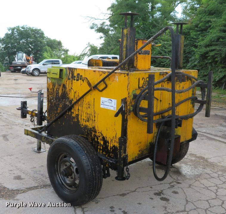 image for item DE8174 Lee Boy L250T asphalt trailer