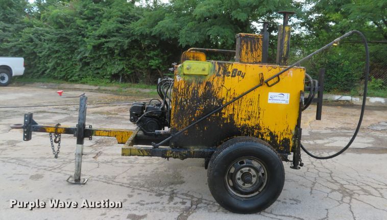 image for item DE8174 Lee Boy L250T asphalt trailer